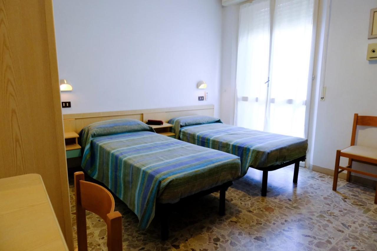 Hotel Chiara Rimini Ngoại thất bức ảnh