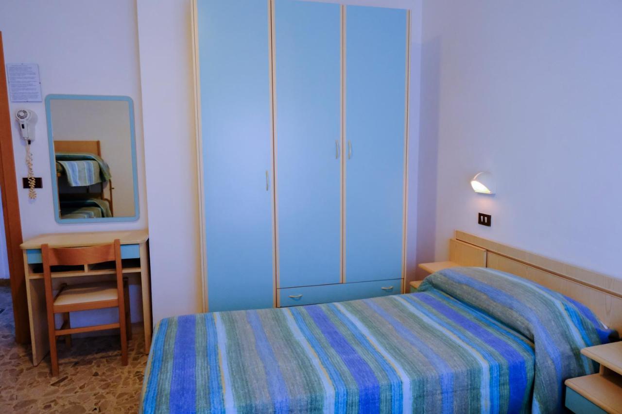 Hotel Chiara Rimini Ngoại thất bức ảnh